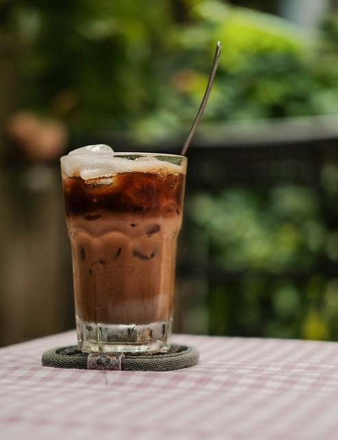 How to make iced coffee with instant coffee?